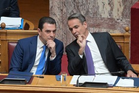 Μητσοτάκης και Σκρέκας κατέρριψαν στη Βουλή τους μύθους και τη μηδενιστική λογική της αντιπολίτευσης για την ακρίβεια